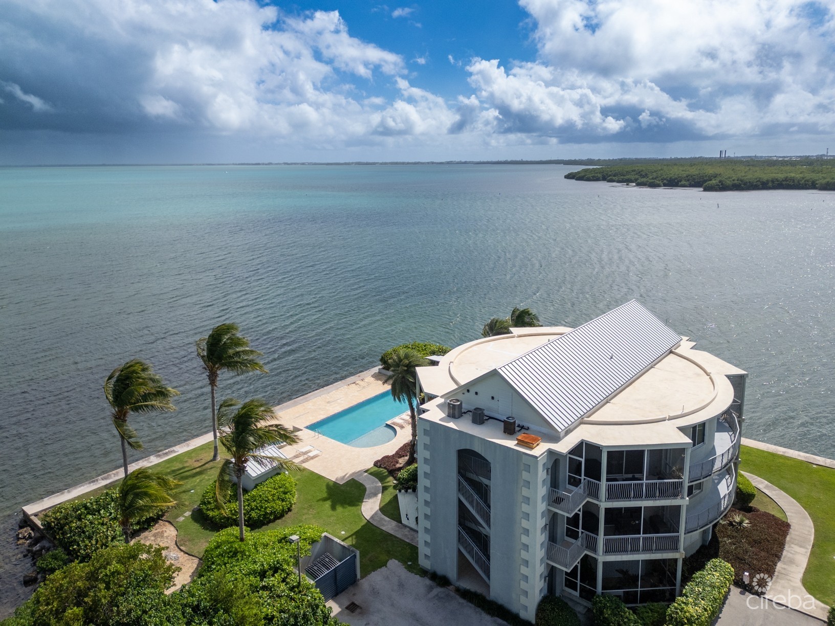 TURTLE COVE OCEANFRONT 3 BED WITH OUTSTANDING VIEW