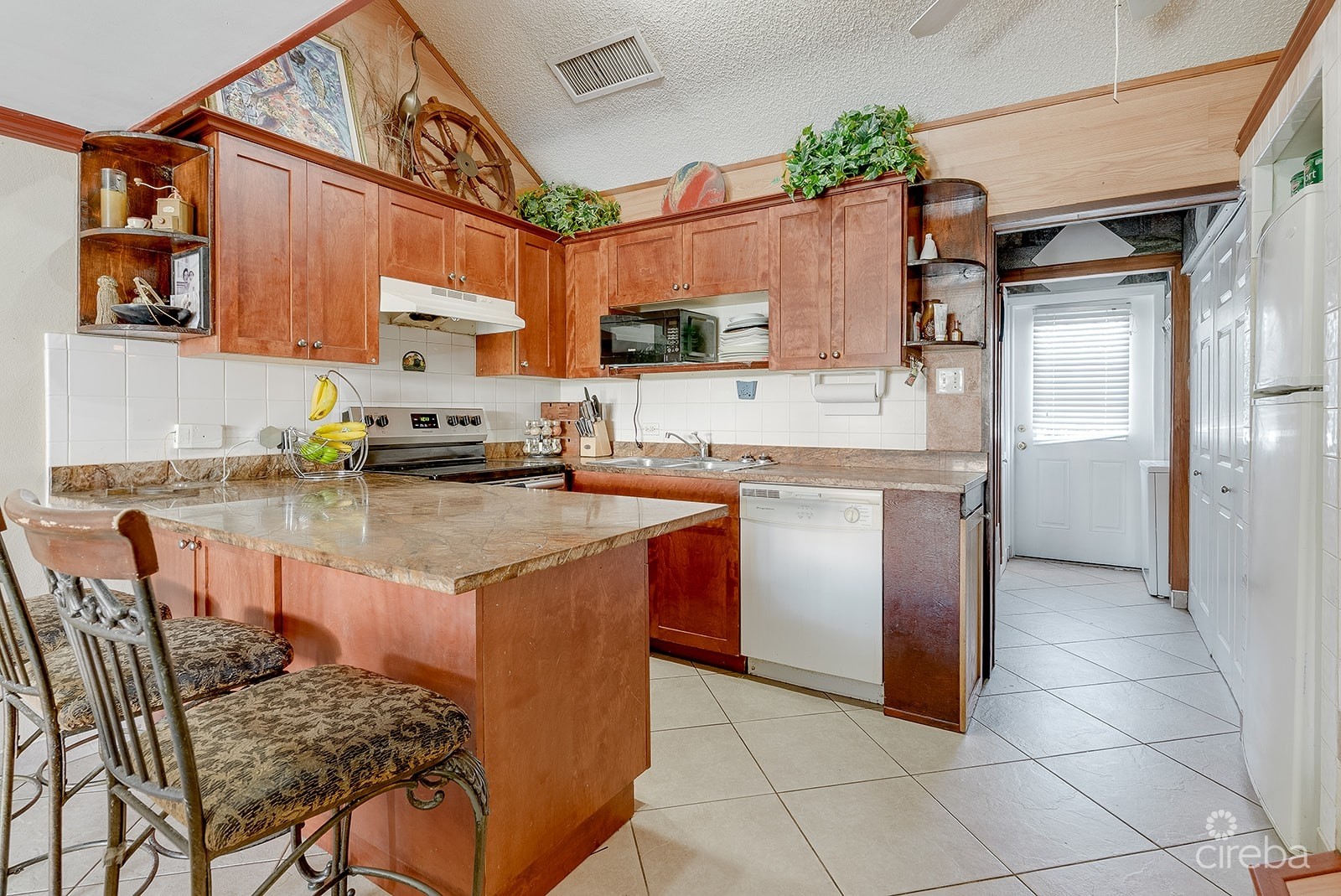 OCEAN CLUB POOL VIEW - RENOVATED CORNER UNIT