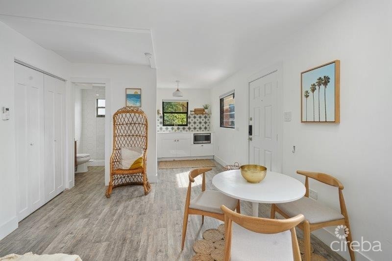 BOHO BEACH STUDIO 20 STEPS TO THE BEACH!