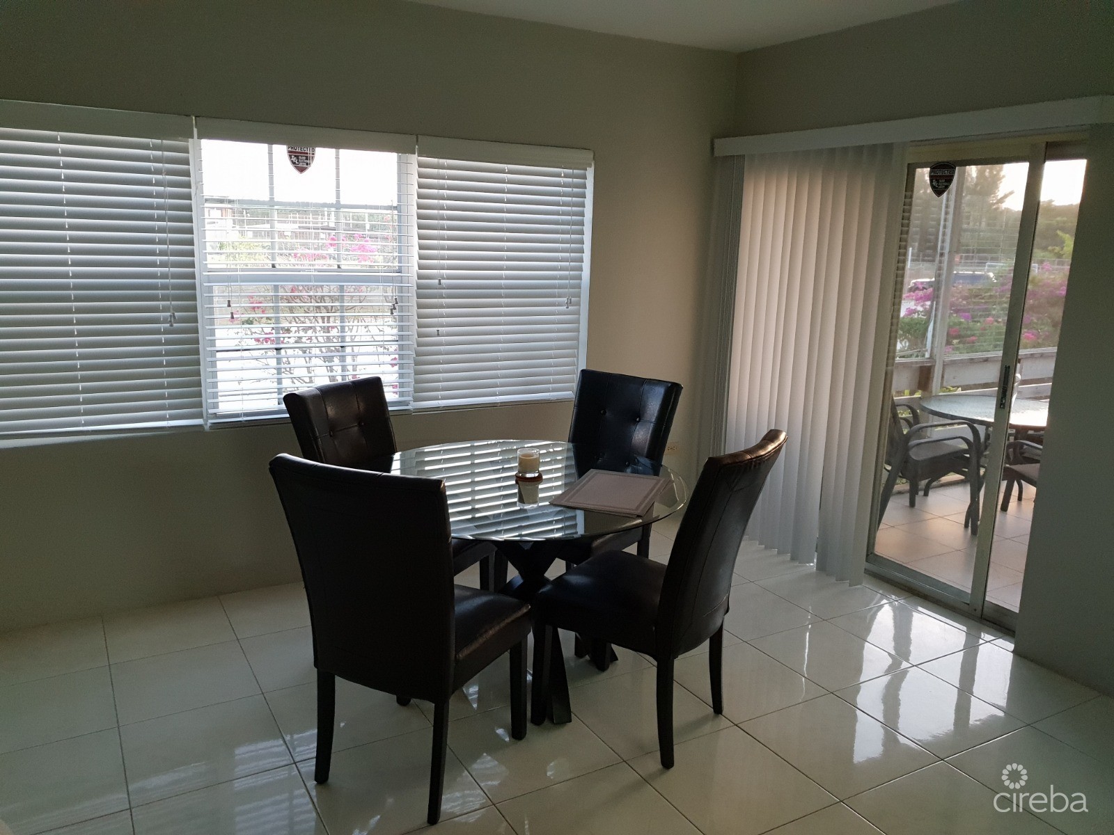 DRUMBLADE APARTMENT DRUMBLADE APARTMENT