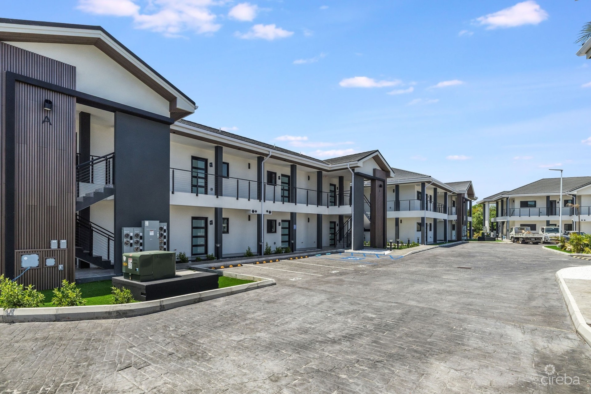 ARZA WEST BAY RUBY– UPGRADED FULLY FURNISHED 1-BED CORNER UNIT