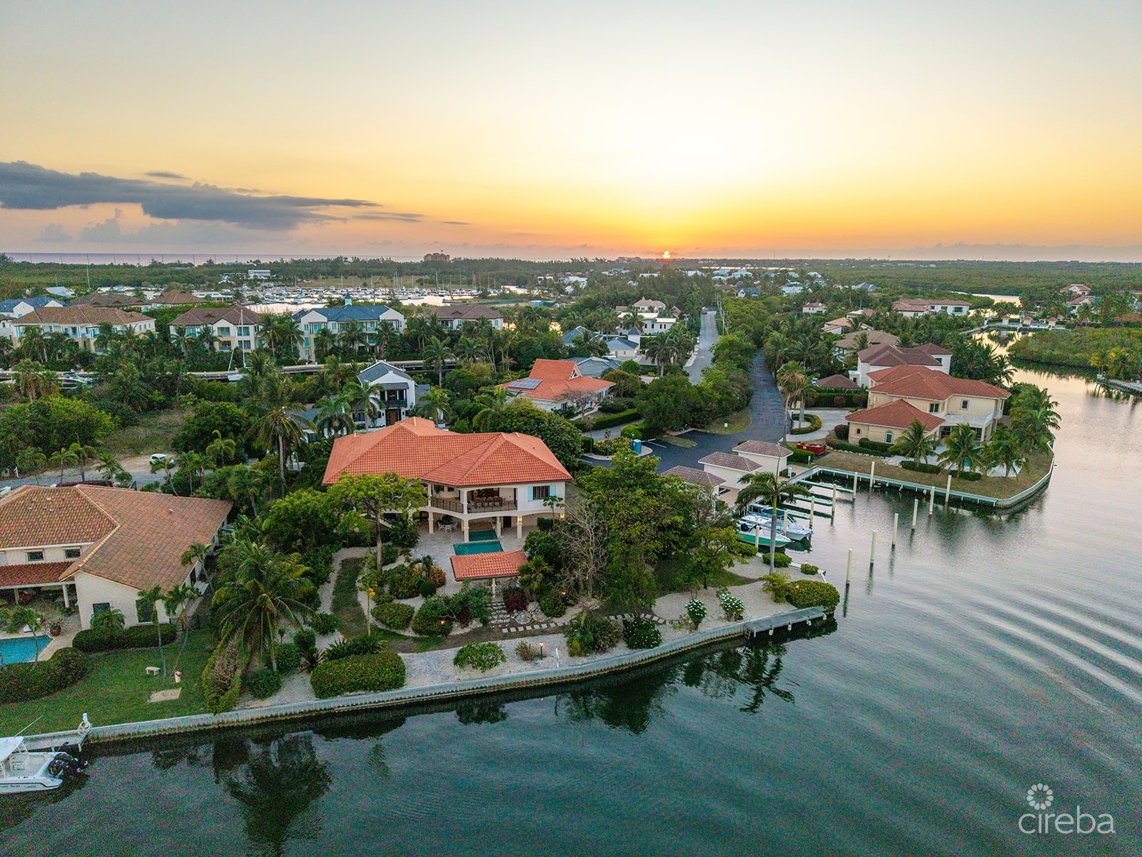THE DOCK HOUSE | A VISTA DEL MAR & YACHT CLUB SIGNATURE RESIDENCE THE DOCK HOUSE | A VISTA DEL MAR & YACHT CLUB SIGNATURE RESIDENCE