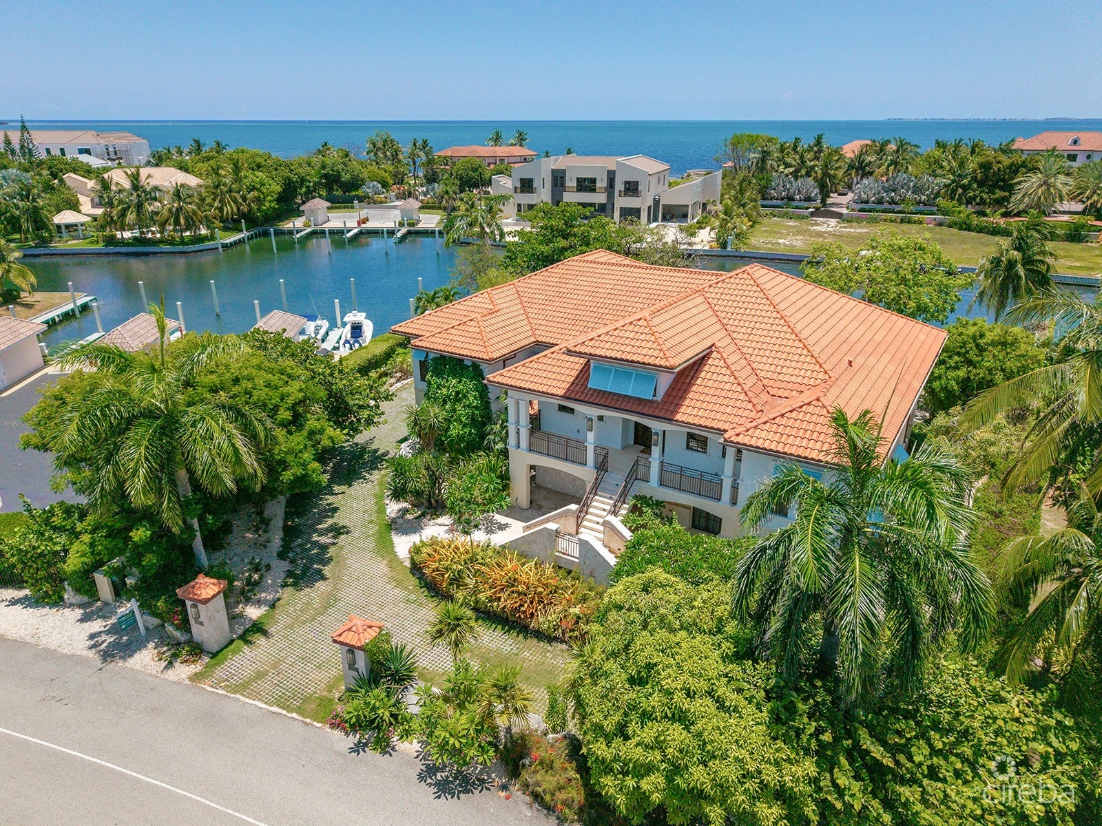 THE DOCK HOUSE | A VISTA DEL MAR & YACHT CLUB SIGNATURE RESIDENCE THE DOCK HOUSE | A VISTA DEL MAR & YACHT CLUB SIGNATURE RESIDENCE