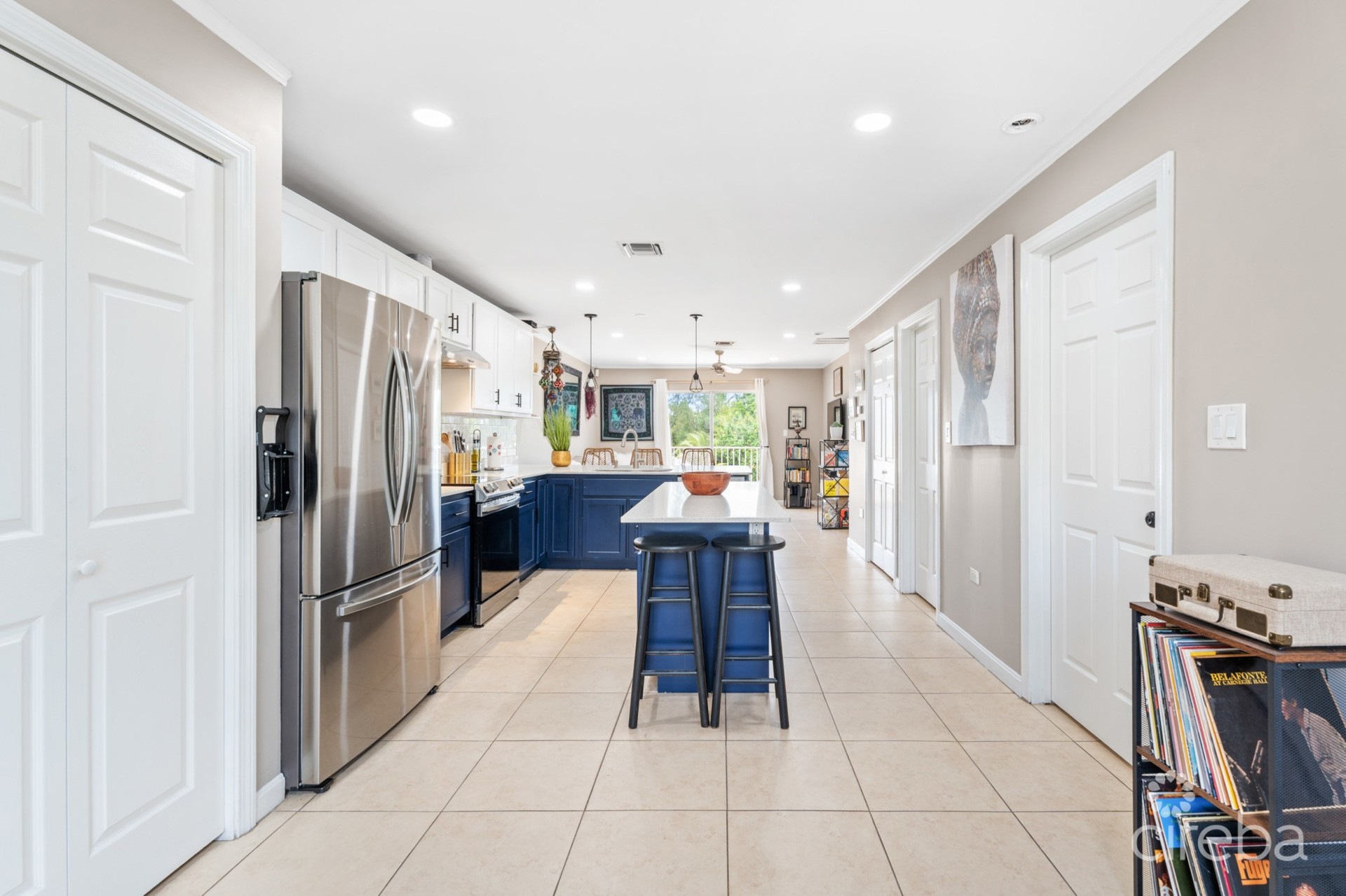 UPGRADED 2BEDS CANALFRONT