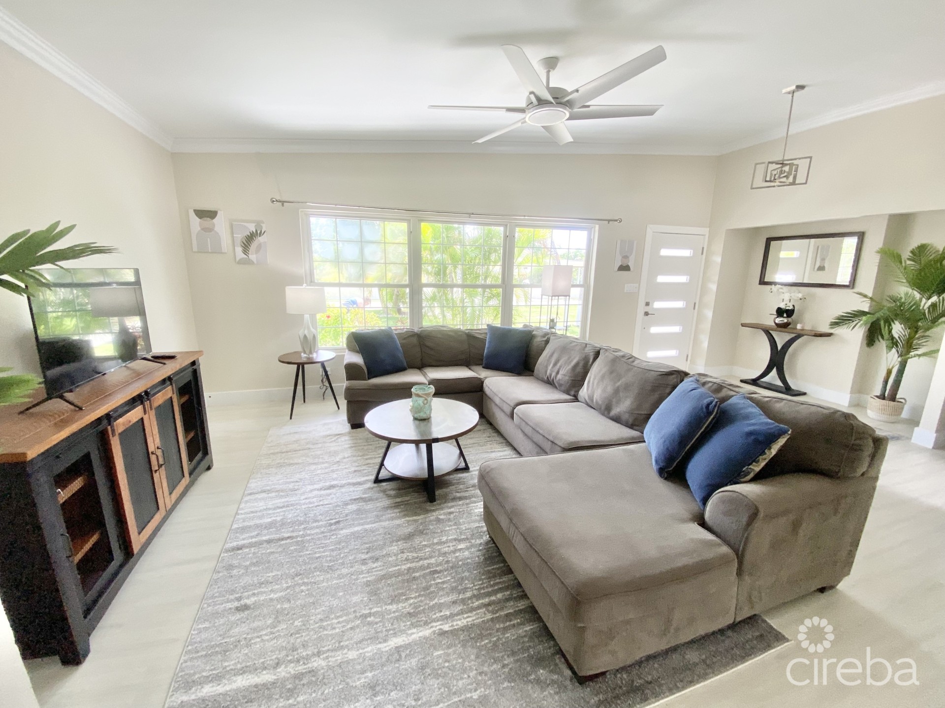 STUNNINGLY RENOVATED 3 BED +DEN HOME IN GEORGE TOWN STUNNINGLY RENOVATED 3 BED +DEN HOME IN GEORGE TOWN