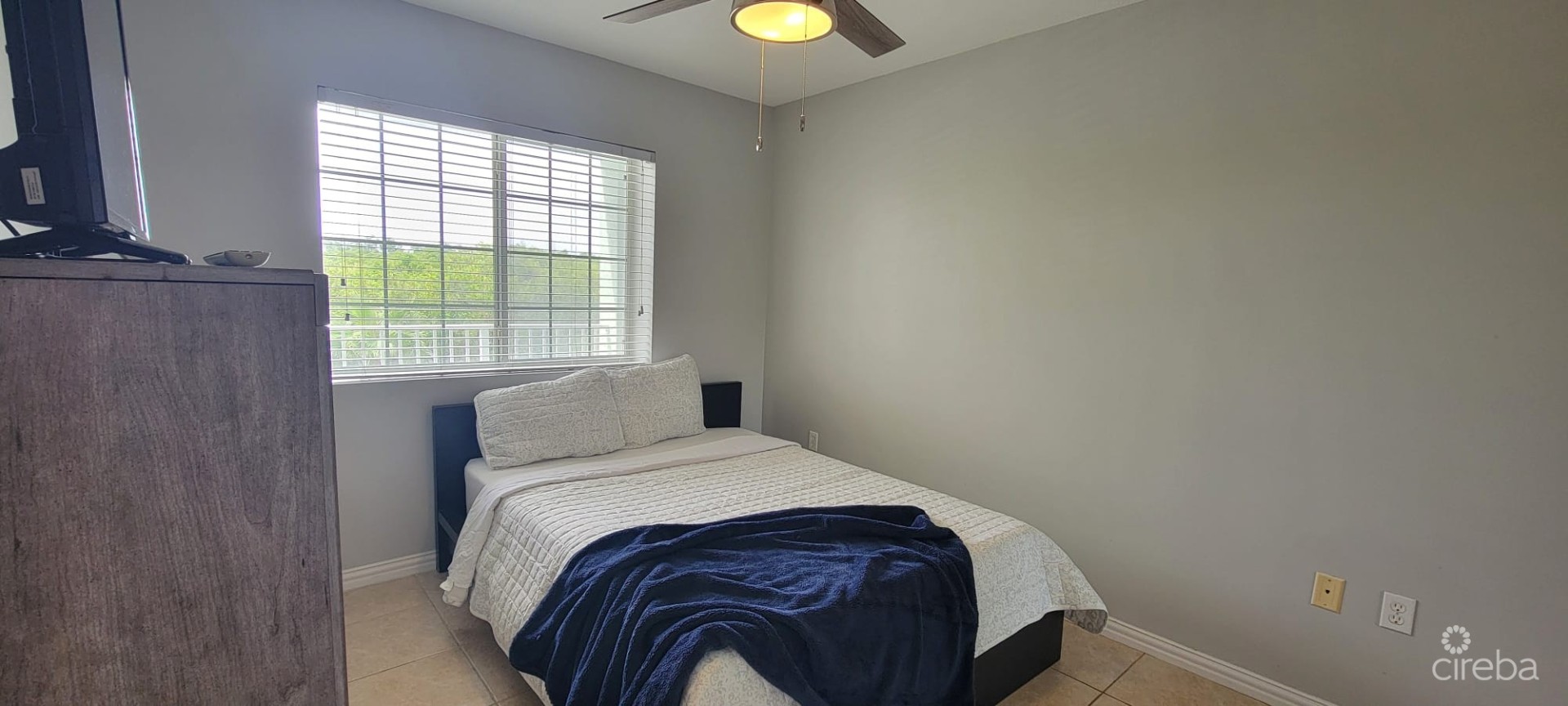 LAKESIDE--1BED/1BATH--MINUTES TO CAMANA BAY/SEVEN MILE BEACH LAKESIDE--1BED/1BATH--MINUTES TO CAMANA BAY/SEVEN MILE BEACH