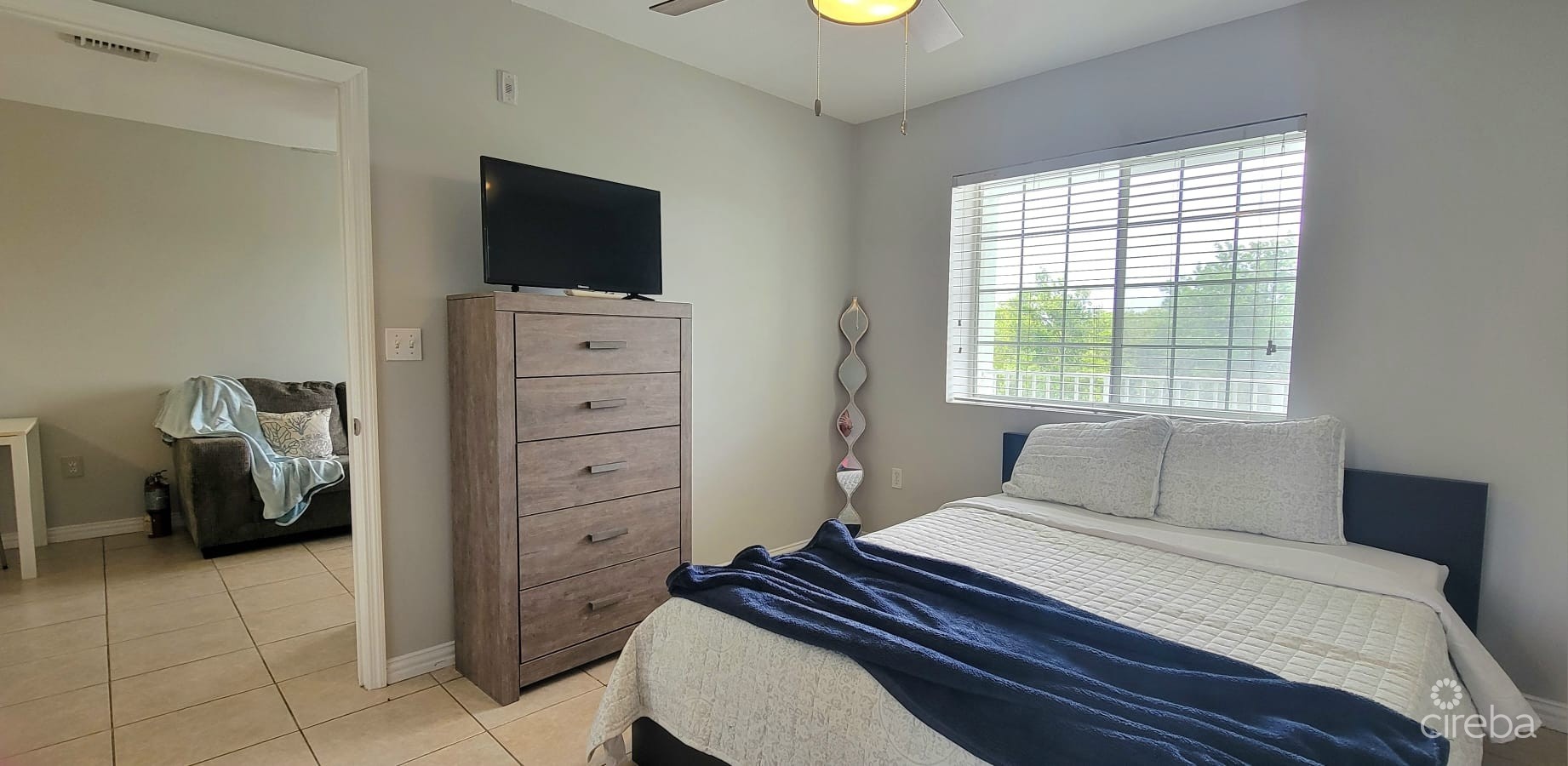 LAKESIDE--1BED/1BATH--MINUTES TO CAMANA BAY/SEVEN MILE BEACH LAKESIDE--1BED/1BATH--MINUTES TO CAMANA BAY/SEVEN MILE BEACH