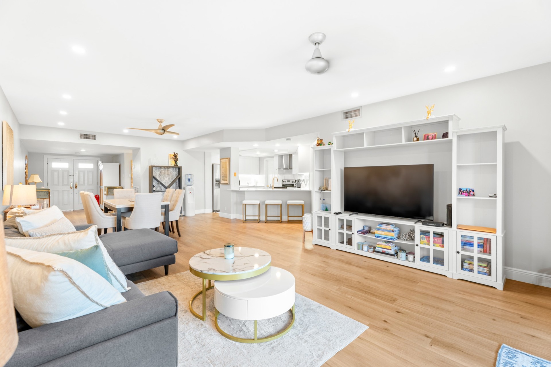 Britannia, Regents Court 613,  With Dock Britannia, Regents Court 613,  With Dock