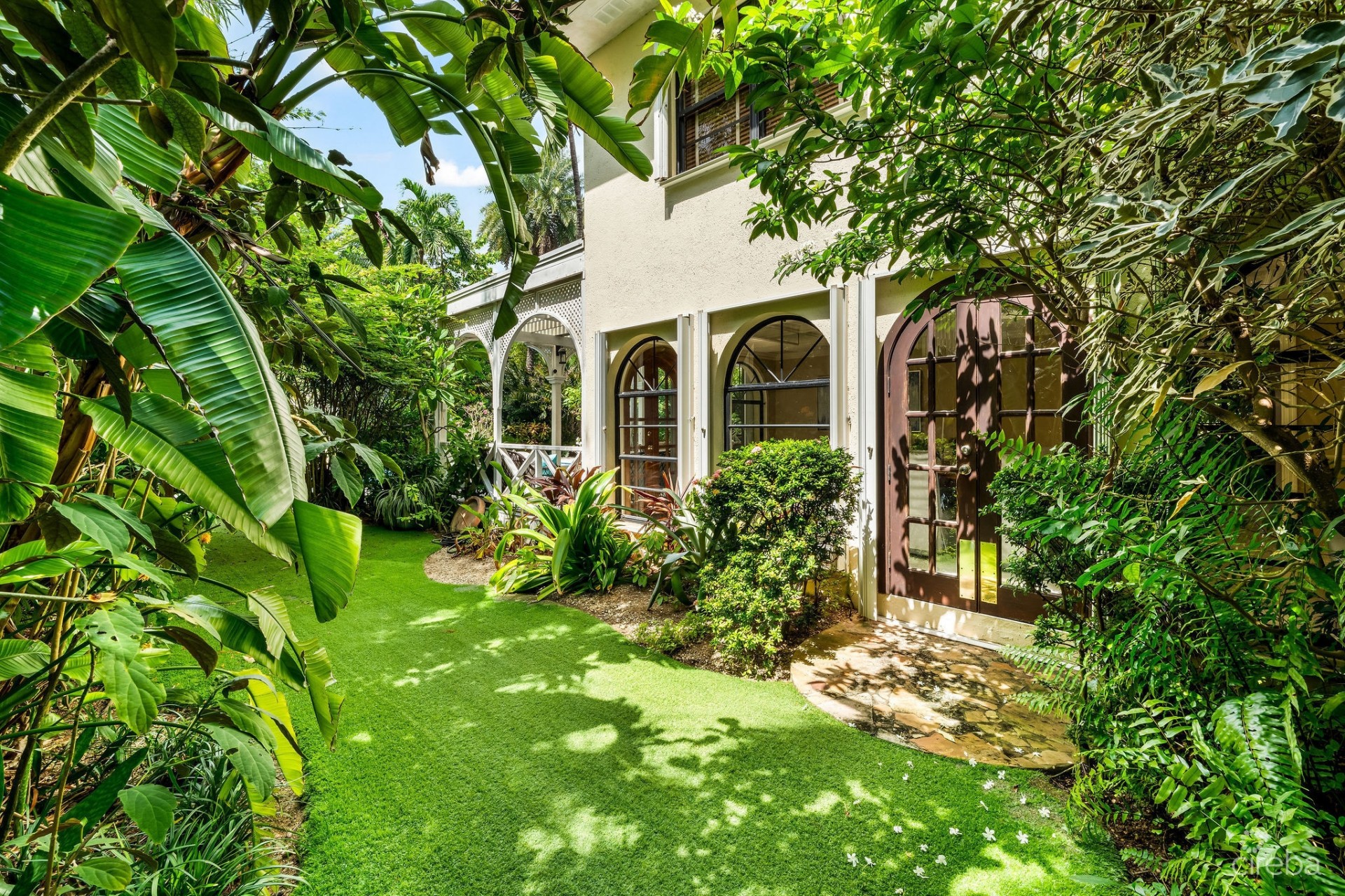 ANNE BONNY CRESCENT - CLASSIC COLONIAL WITH OUTDOOR ENTERTAINING ANNE BONNY CRESCENT - CLASSIC COLONIAL WITH OUTDOOR ENTERTAINING