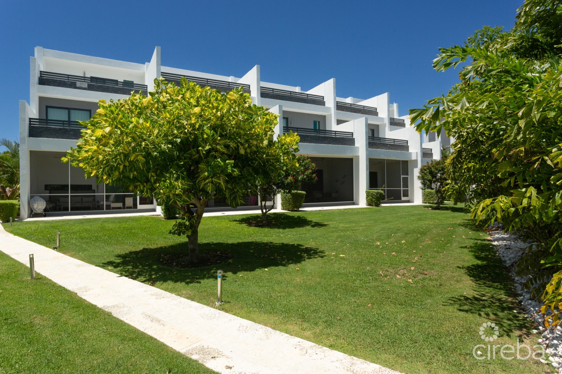 VELA 4BED | NEWEST PHASE & NEWLY PAINTED