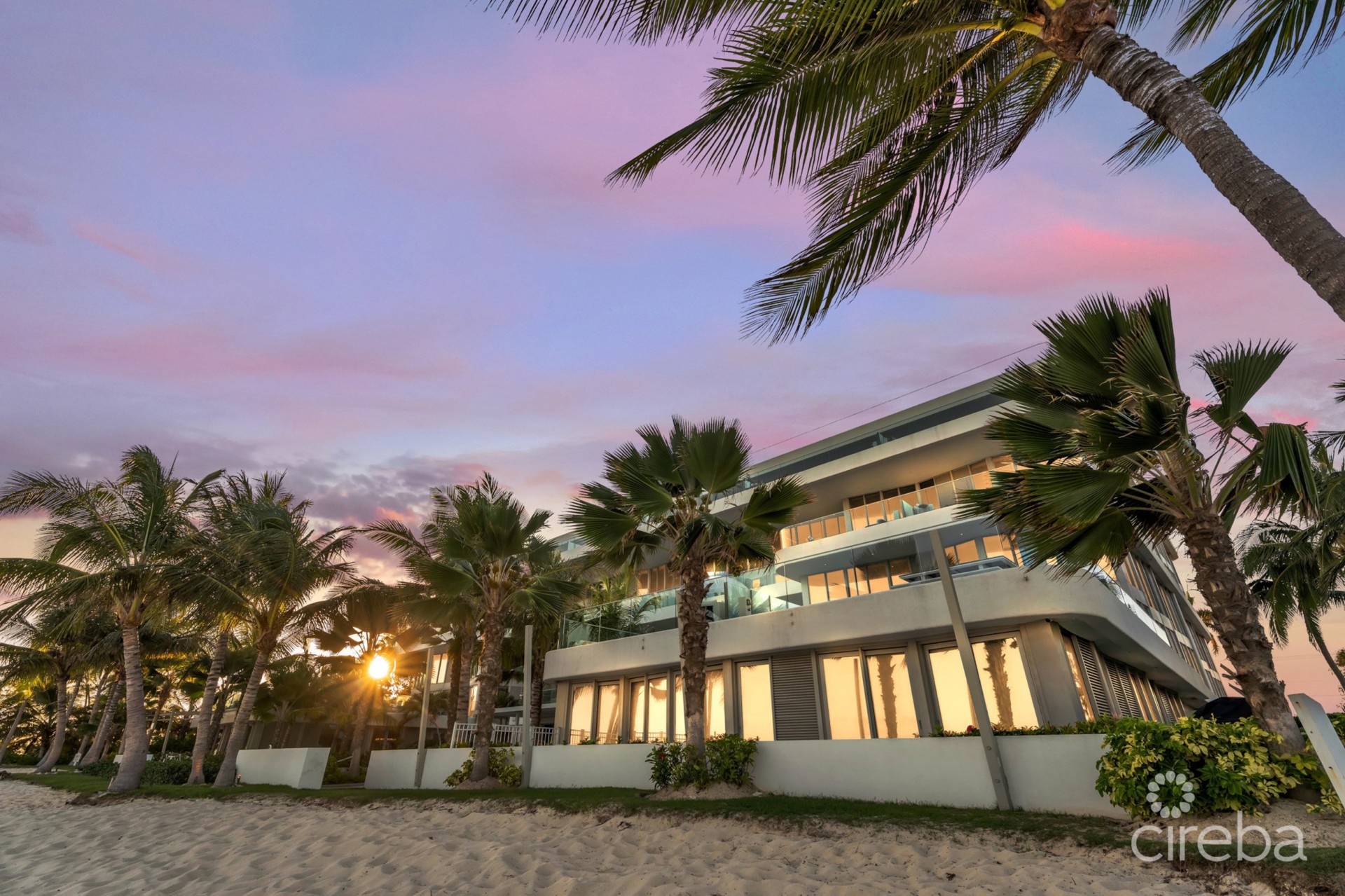 TIDES 4-BED BEACHFRONT CONDO WITH OVERSIZED TERRACE TIDES 4-BED BEACHFRONT CONDO WITH OVERSIZED TERRACE