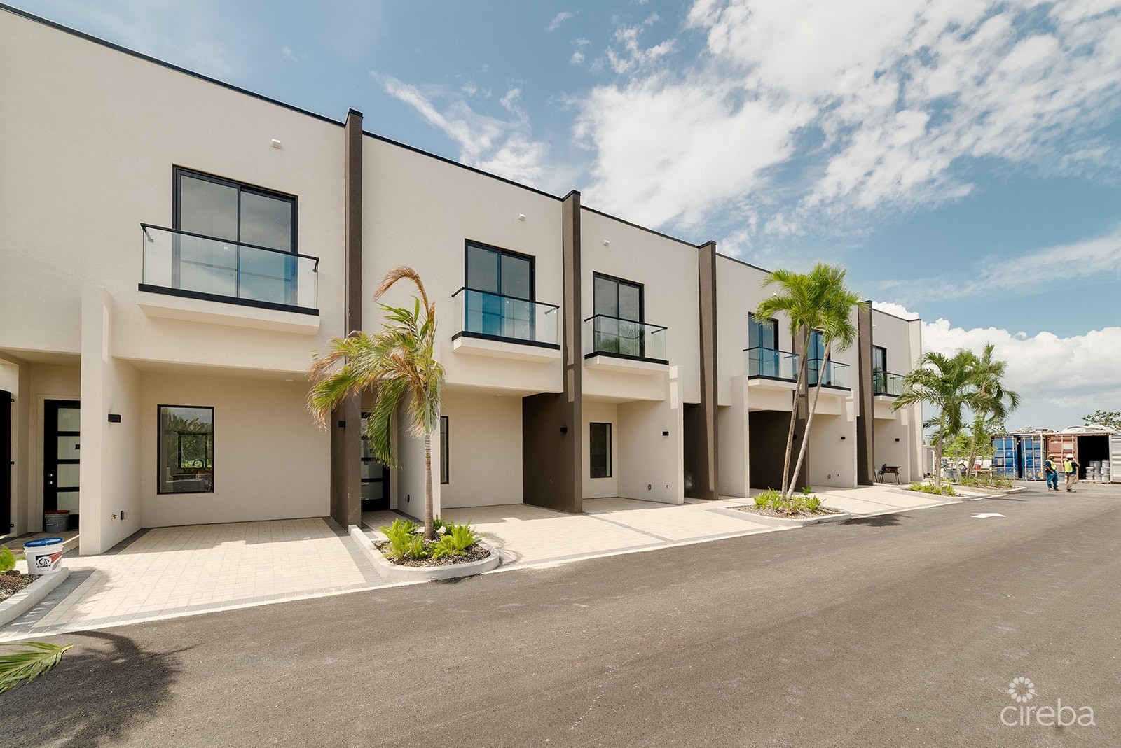 PRIVE STYLISHLY UPGRADED 2B/2.5B UNIT PRIVE STYLISHLY UPGRADED 2B/2.5B UNIT