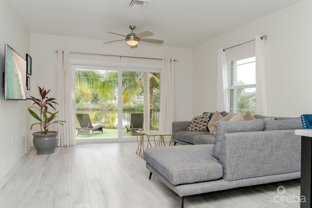 REDUCED - LAKEFRONT 3BEDS HOME ON PRIVATE LAND