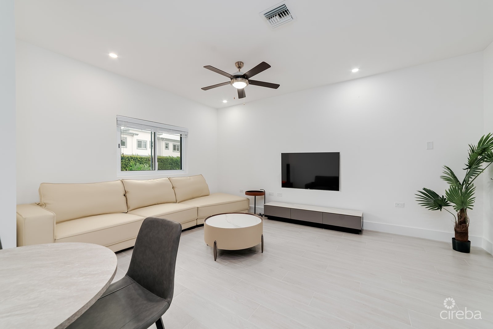 2 BEDROOM CONDO IN YARL 2 BEDROOM CONDO IN YARL