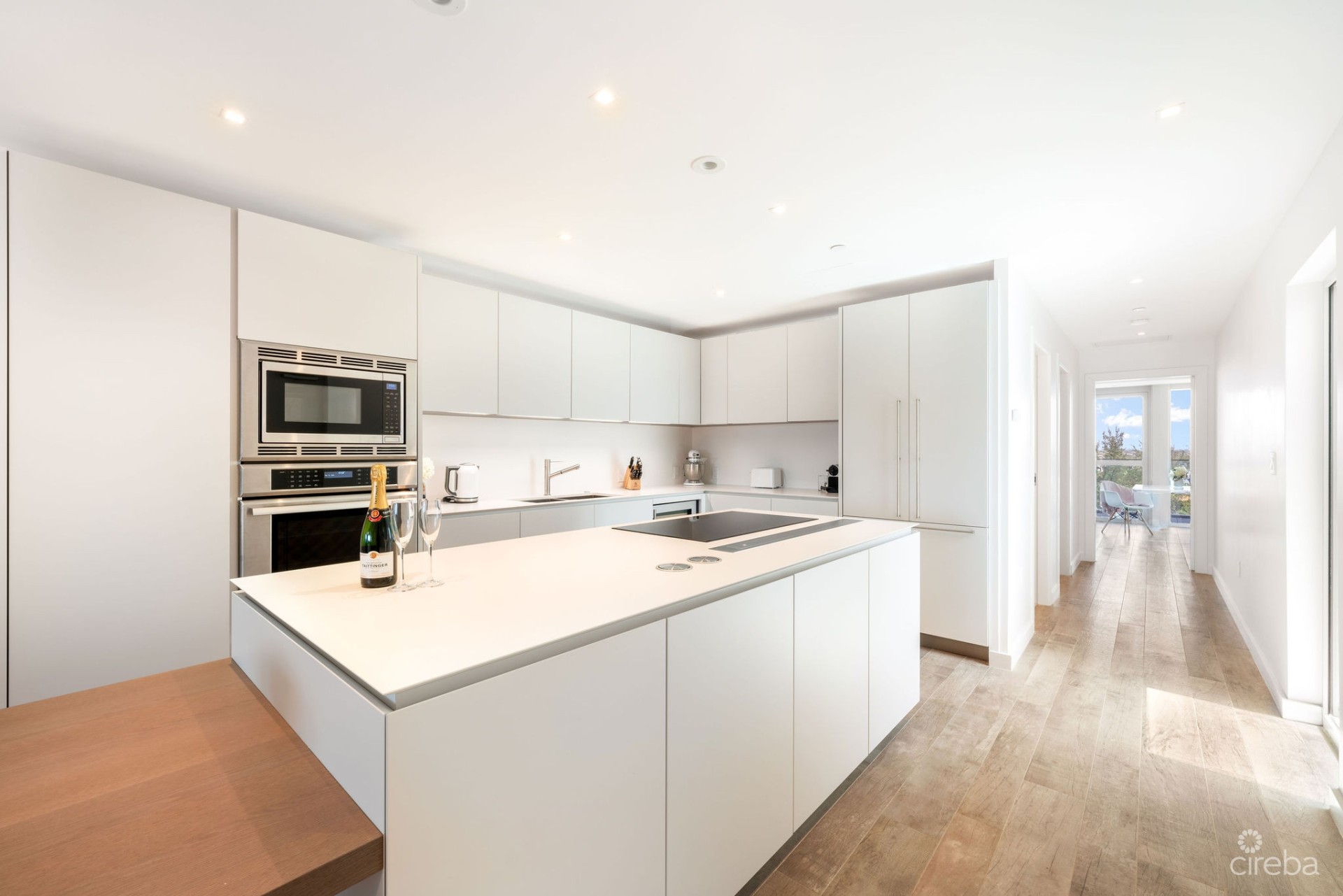 LUXURY BEACHFRONT PENTHOUSE 2 BED/2.5 BATH SOUTH SOUND LUXURY BEACHFRONT PENTHOUSE 2 BED/2.5 BATH SOUTH SOUND