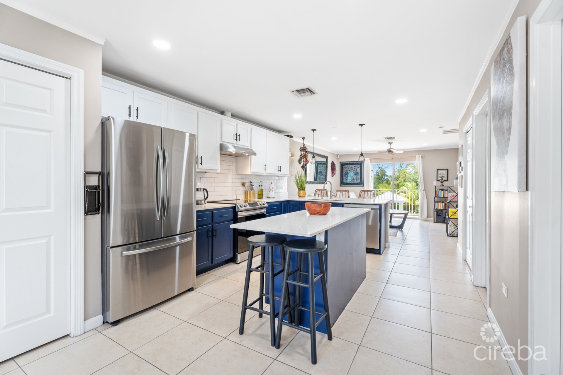 UPGRADED 2BEDS CANALFRONT