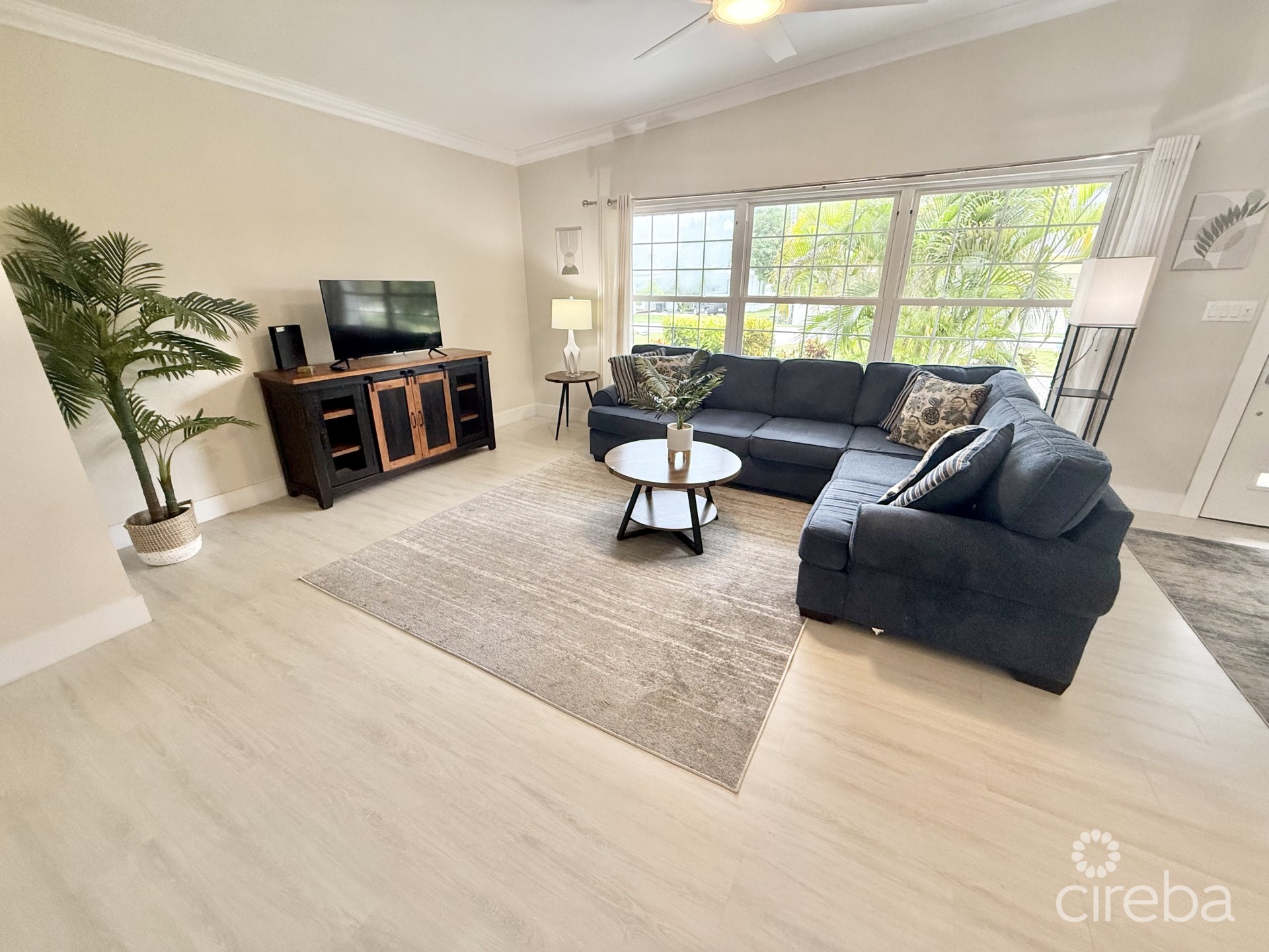 STUNNINGLY RENOVATED 3 BED +DEN HOME IN GEORGE TOWN