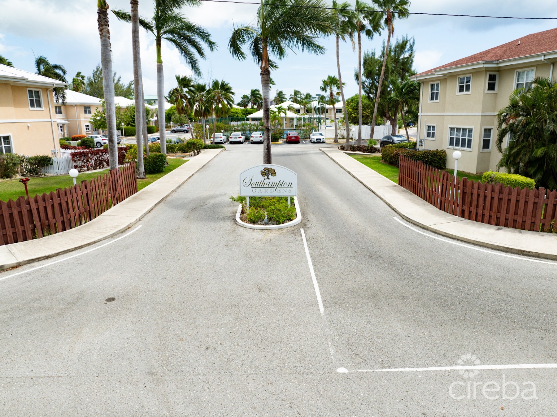 SOUTHAMPTON GARDENS 2 BED, 2.5 BATH TOWNHOUSE