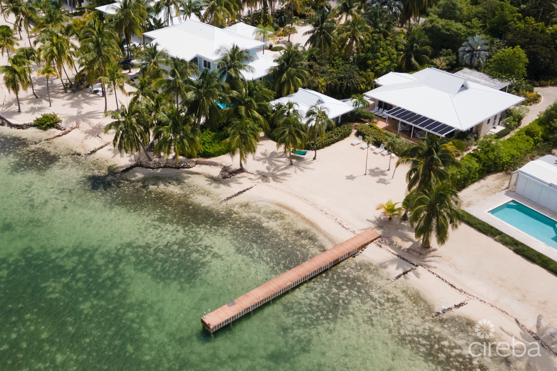 GO BRAGH - KAIBO BEACHFRONT HOME WITH DOCK AND POOL