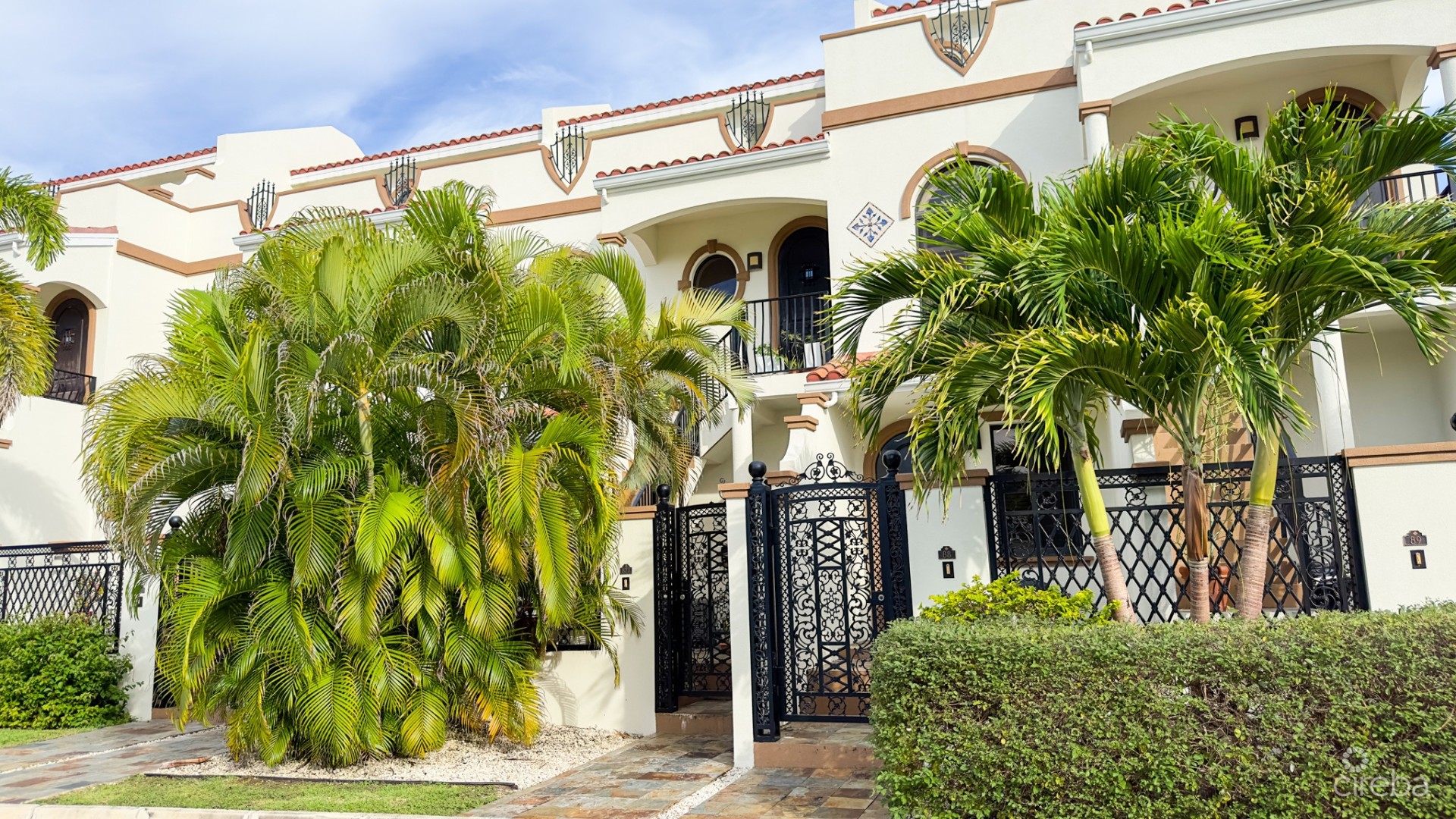 2 BEDROOM SAN SEBASTIAN TOWNHOUSE