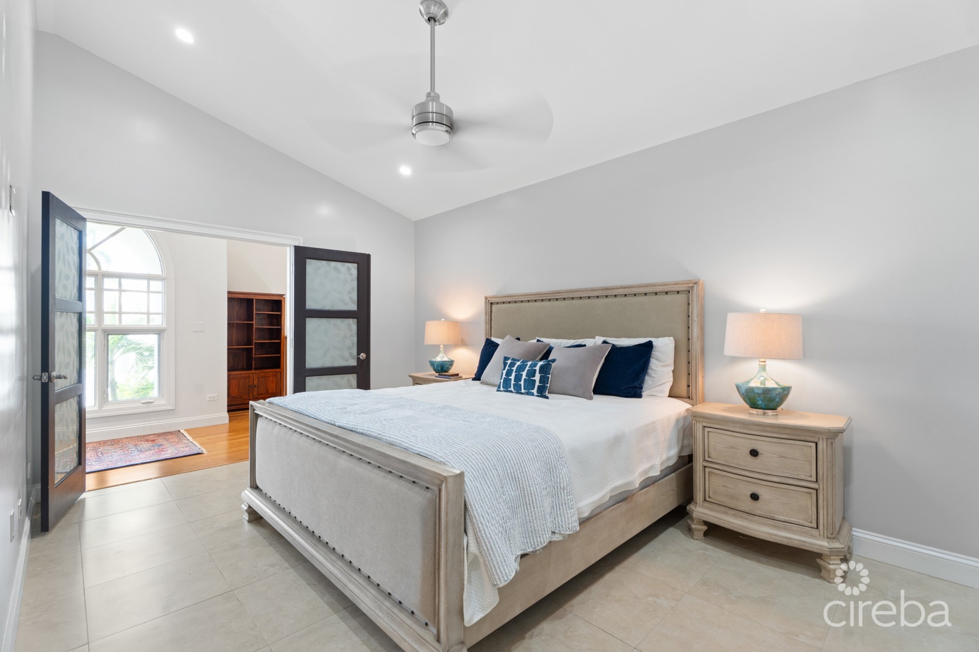 KINGS COURT EXECUTIVE HOME