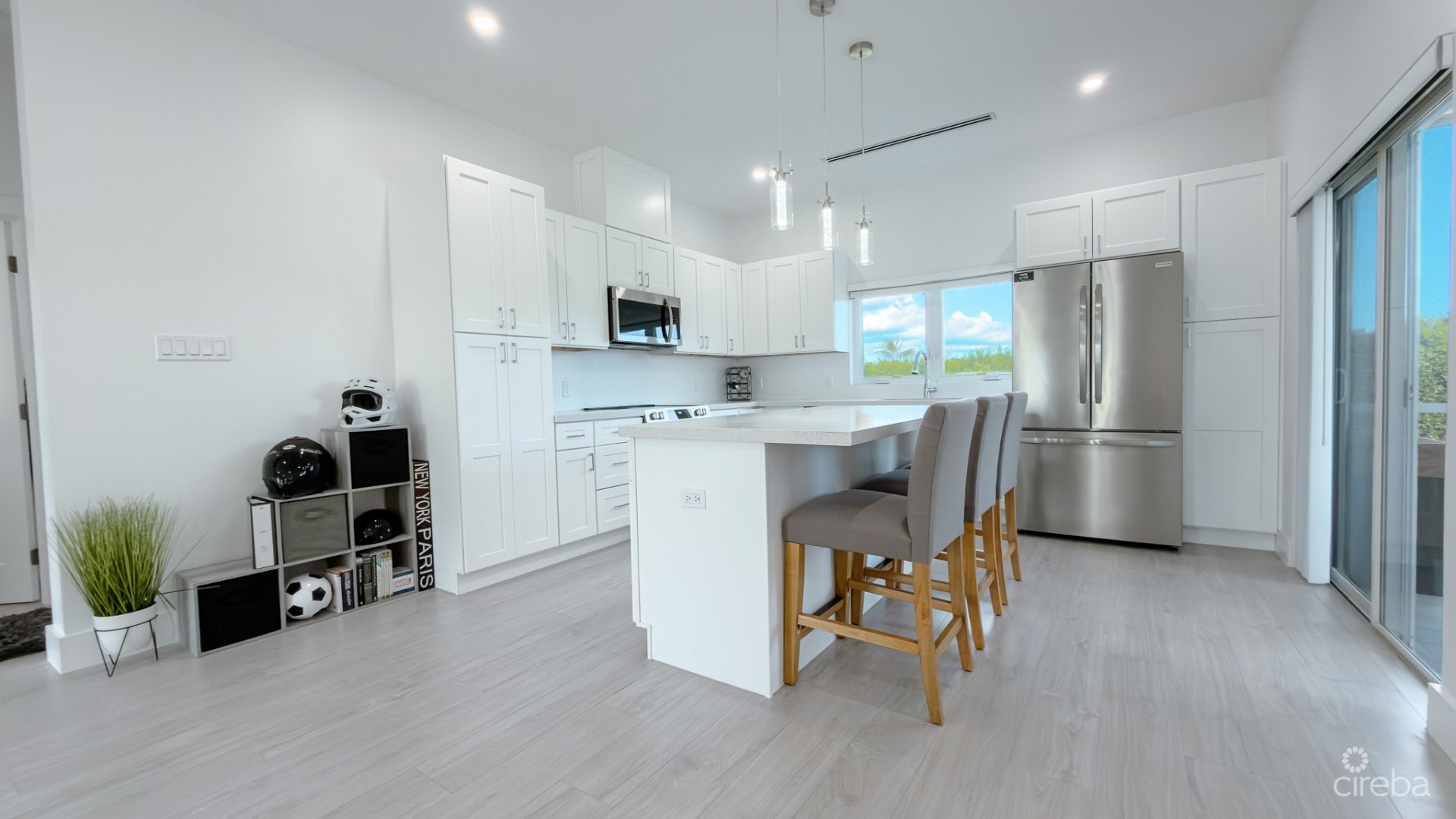 BODDEN TOWN DUPLEX, BLANCO UNIT B