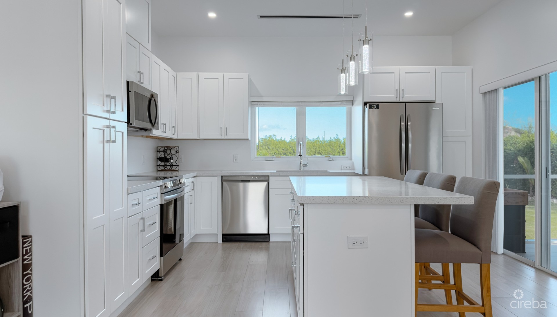 BODDEN TOWN DUPLEX, BLANCO UNIT B