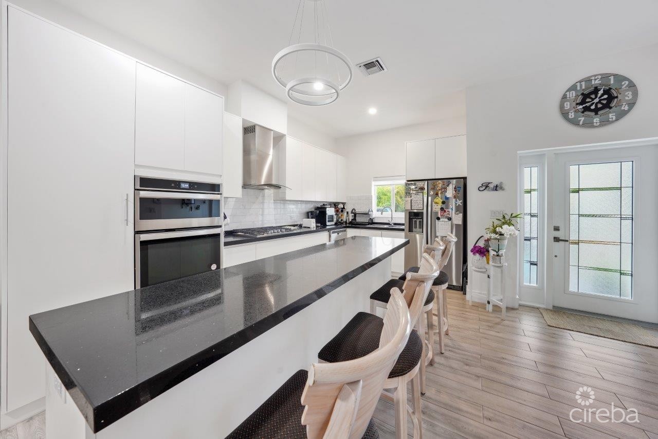 MANTRAS 2 BED MODERN CLOSE TO THE BEACH