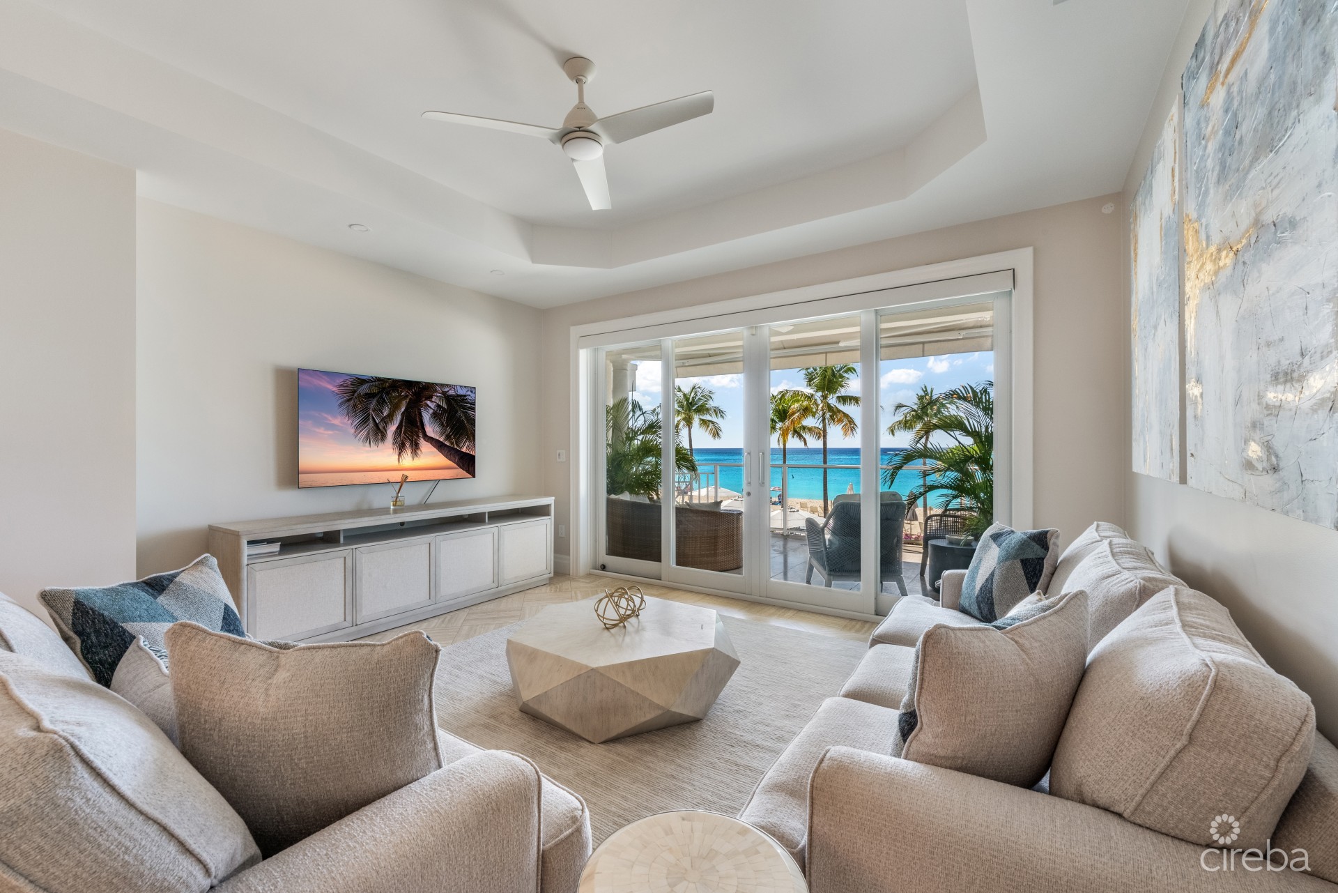 THE PINNACLE VILLA 20 WITH GARAGE