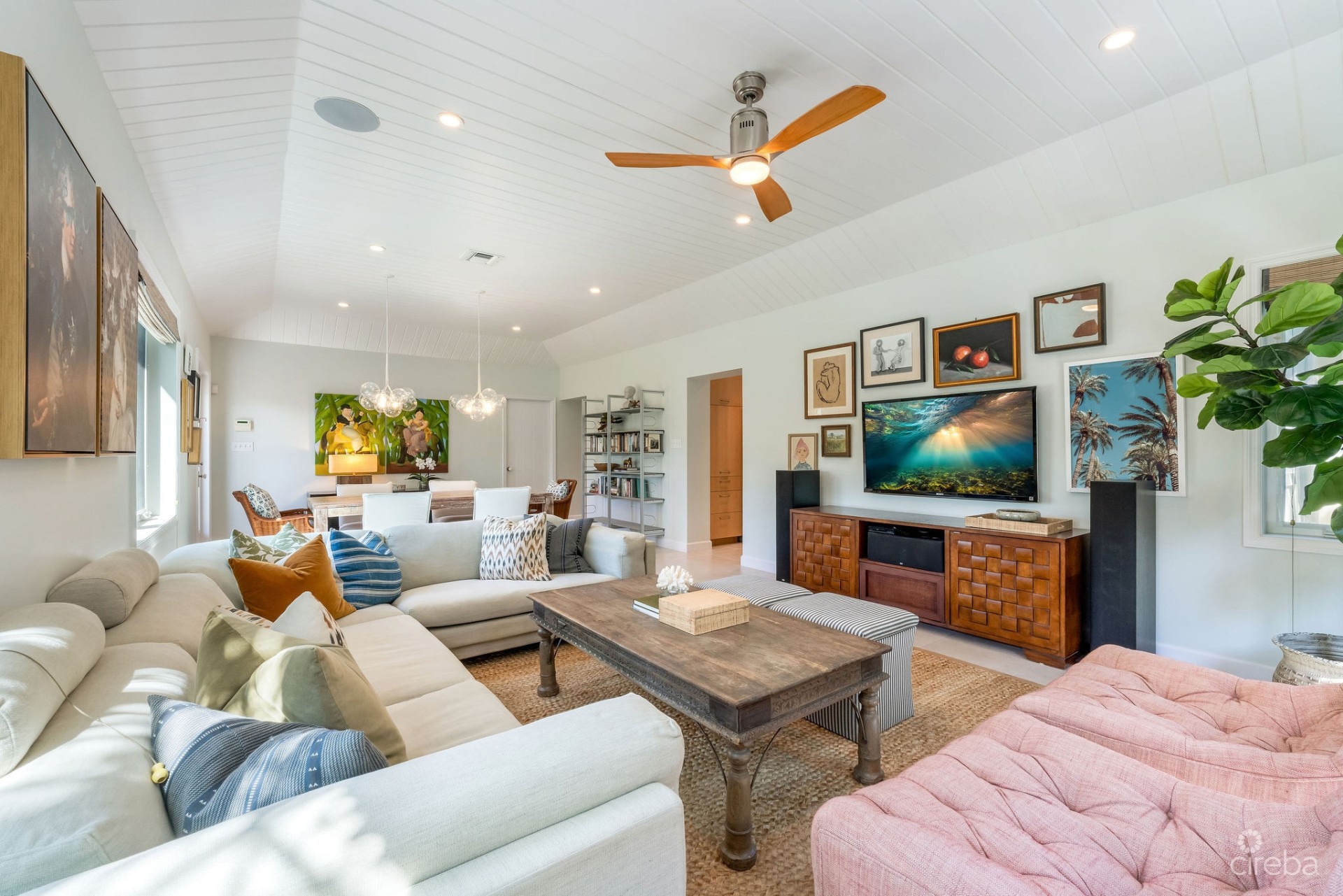 TIMELESS DESIGNER SOUTH SOUND HOME WITH POOL  AND GUEST COTTAGE