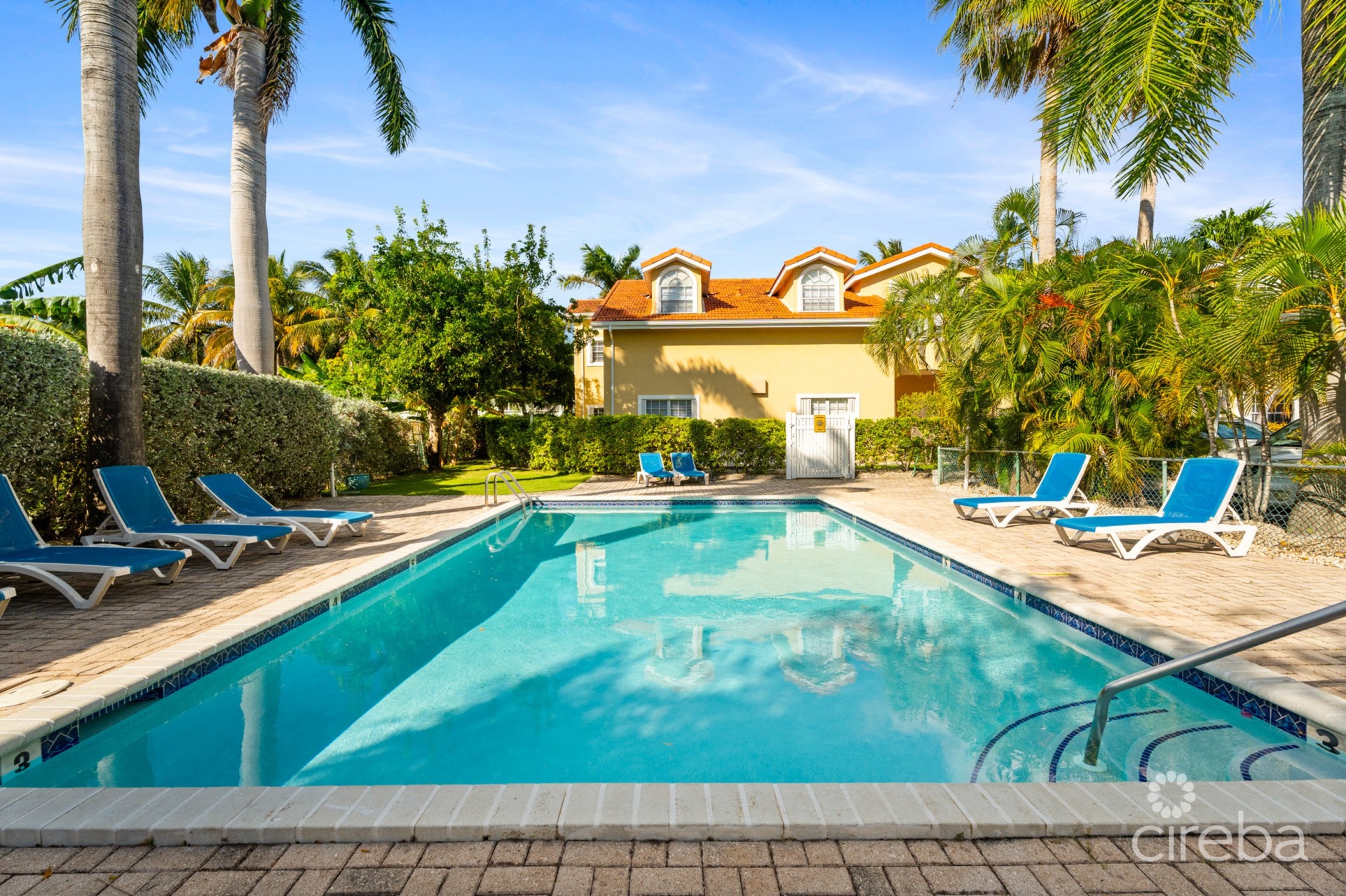 FOUNTAIN COURT 3 BED PLUS DEN