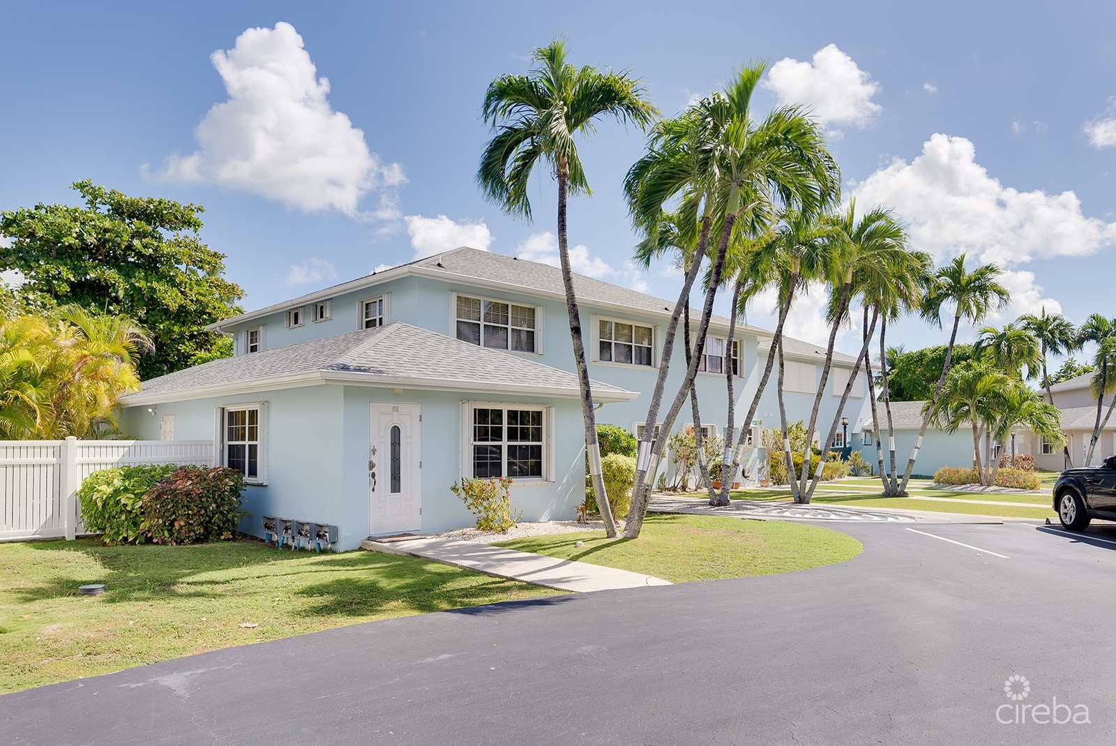 PALM SPRINGS SPACIOUS ONE BED - RARE FIND