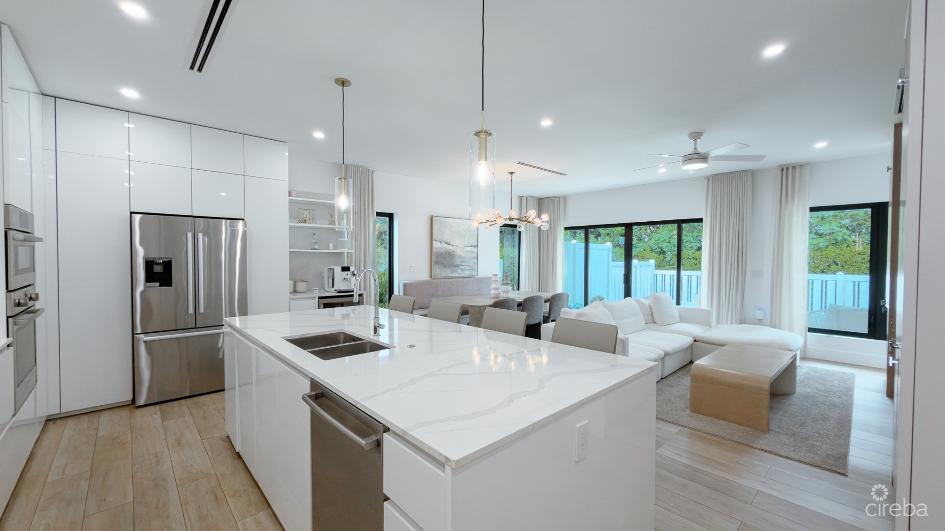 SALT AIR - 4 BED TOWNHOUSE THE SHORES