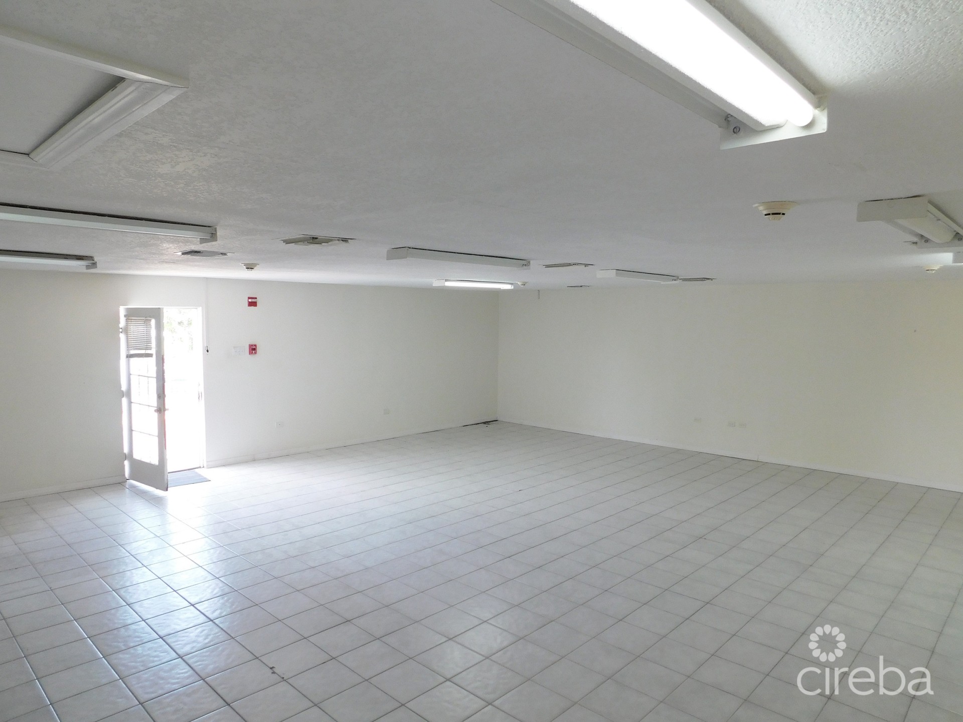 6,000 SQUARE FOOT STAND-ALONE WAREHOUSE - MARY STREET