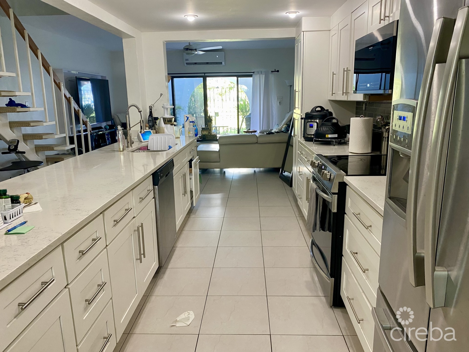 LIME TREE BAY TOWNHOUSE 2 BED FREEHOLD! SMB CORRIDOR