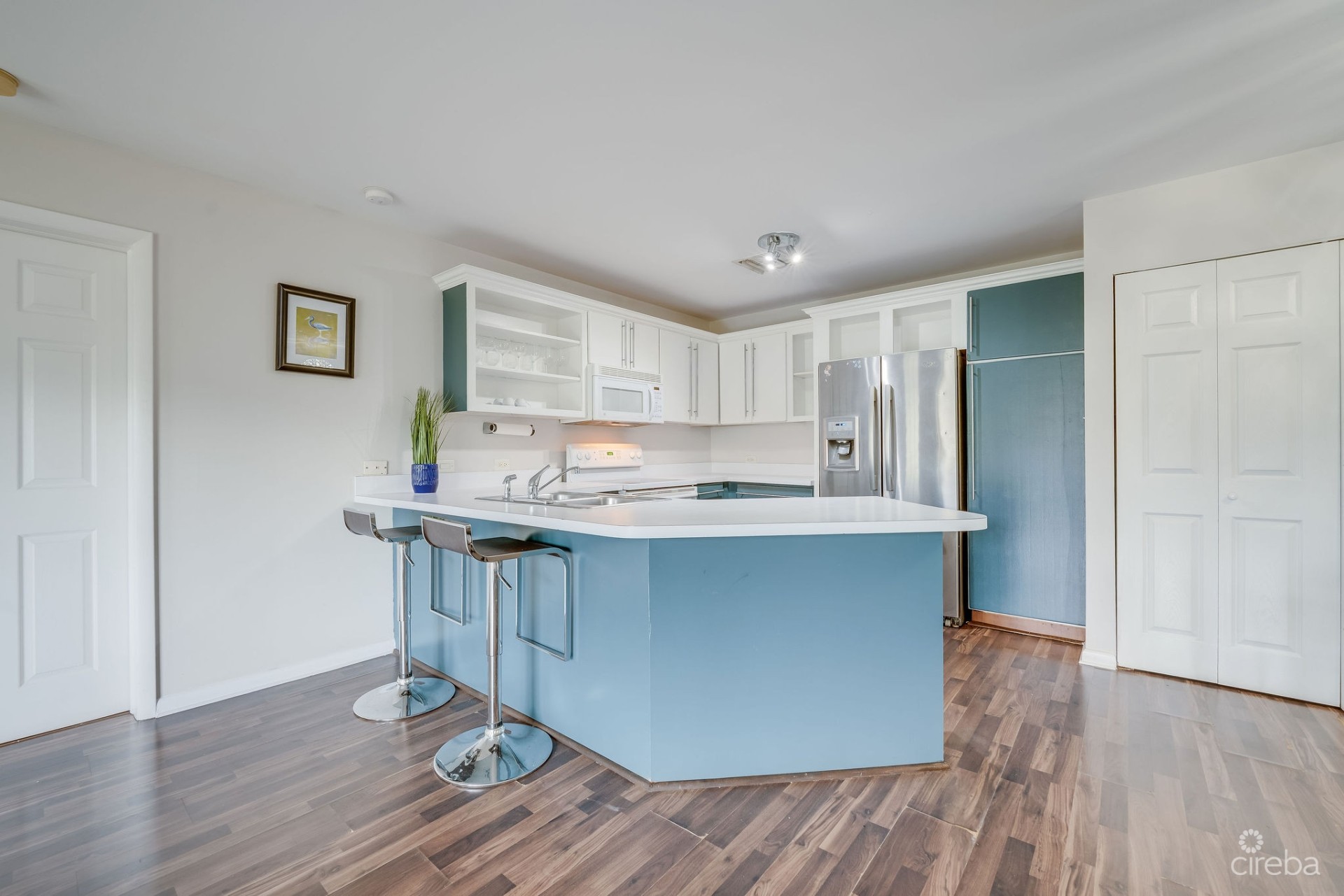 SUNRISE POOL VIEW END UNIT GROUND FLOOR