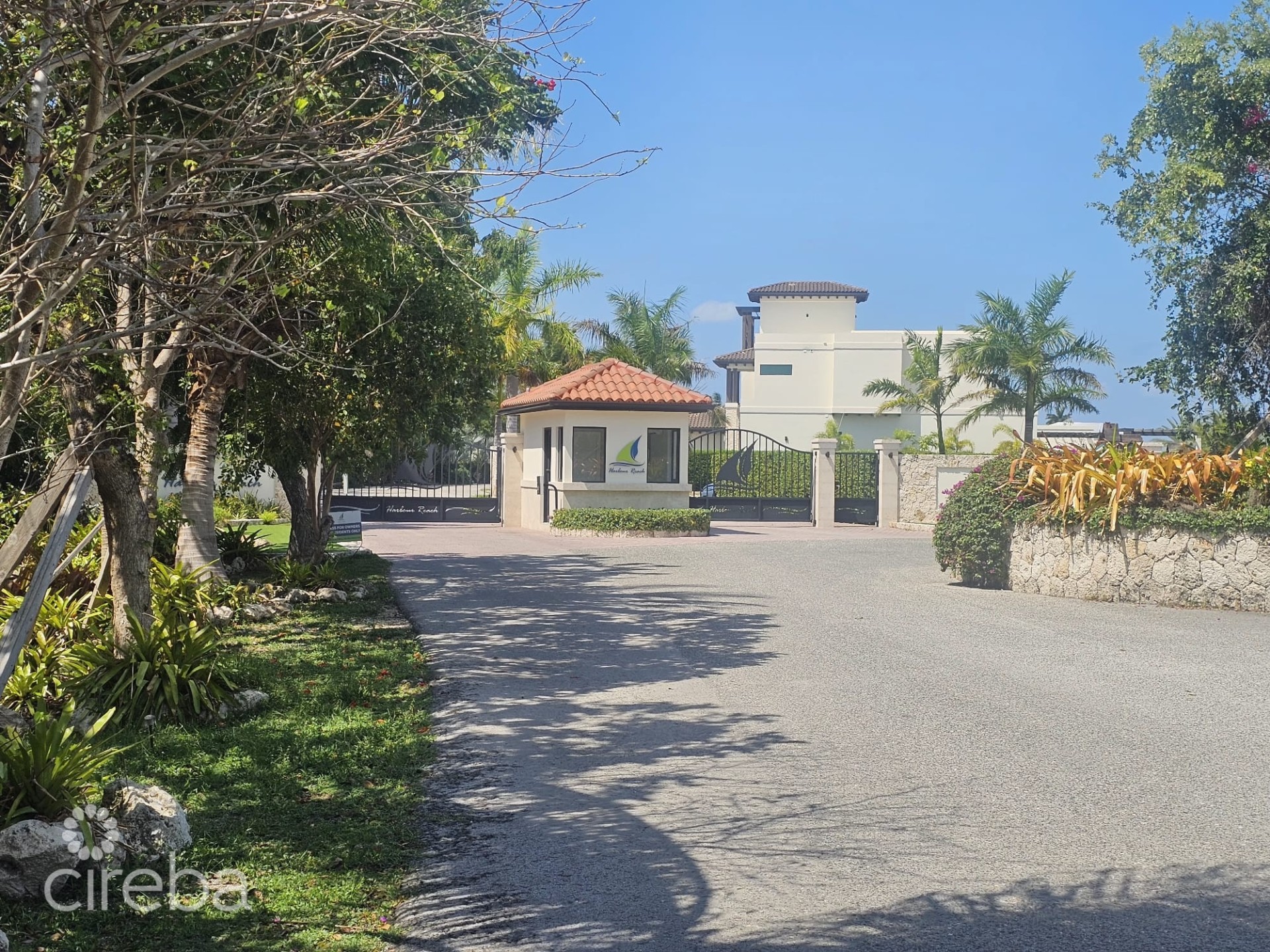 PRIME LOCATION CANAL FRONT HARBOUR REACH