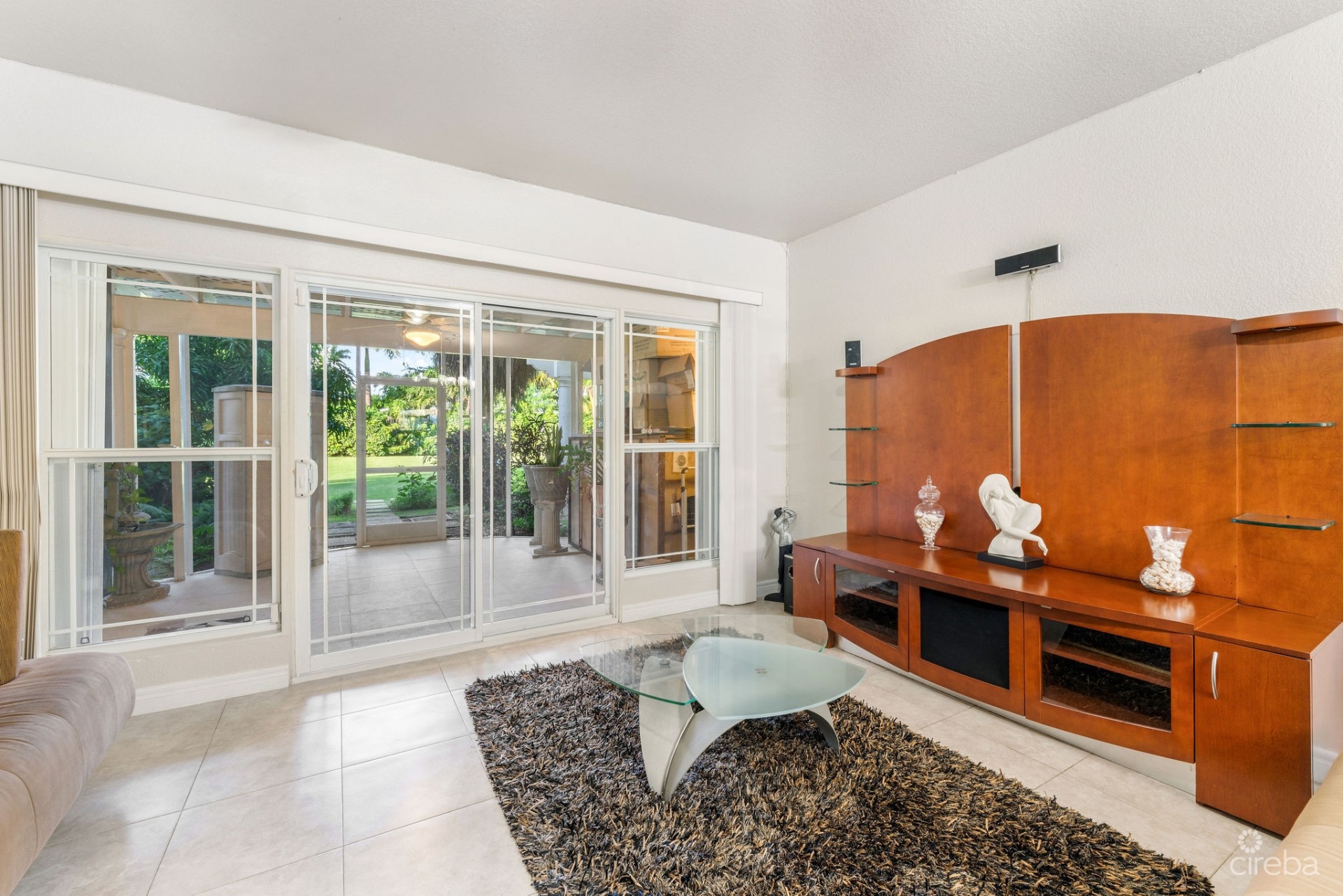 SPACIOUS 3 BED + DEN TOWNHOME AT L'AMBIENCE