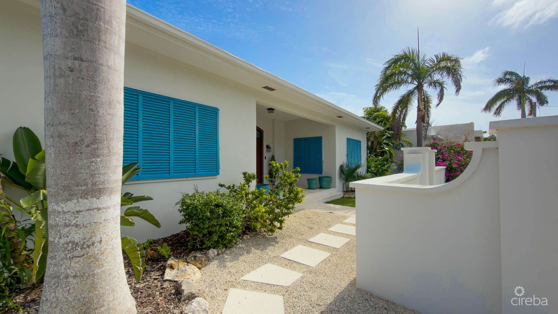 SEVEN MILE BEACH CORRIDOR FAMILY HOME