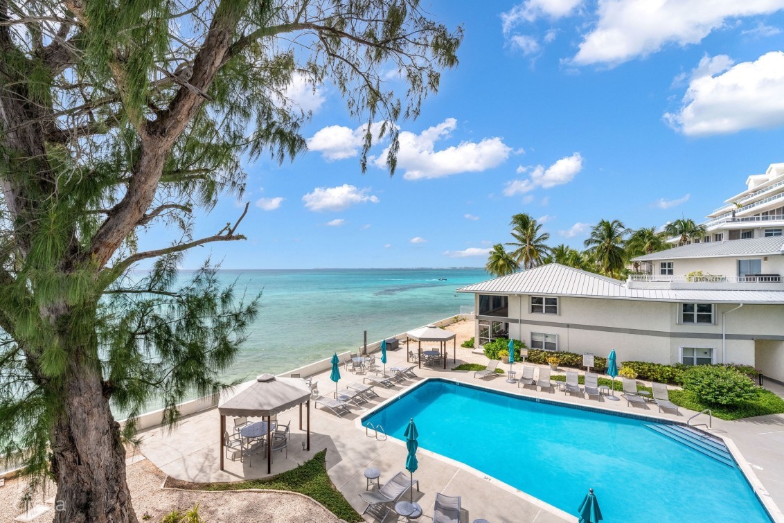 Tamarind Bay #25 - Seven Mile Beach Penthouse With Rooftop Terrace