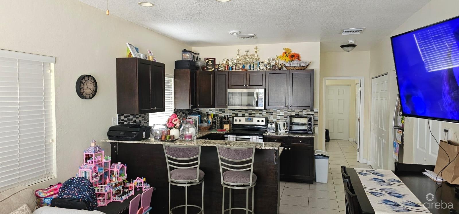 DUPLEX INVESTMENT PROPERTY - AURORA DRIVE, WEST BAY