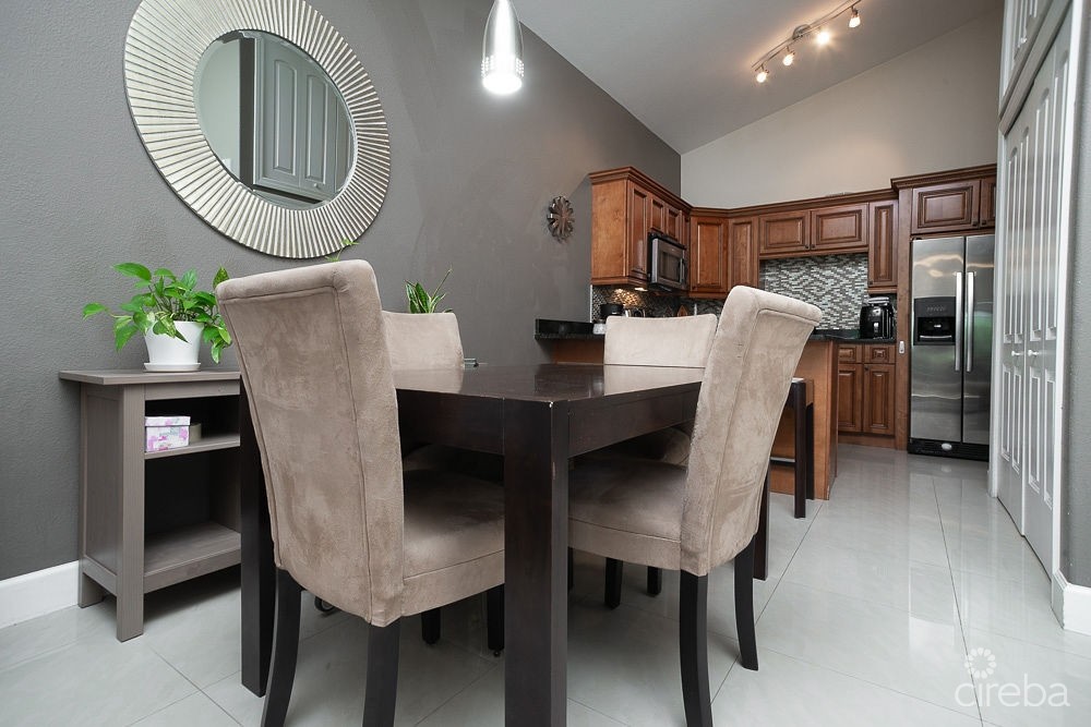 LANTERN POINT 2 BEDROOM TOP-FLOOR CONDO - PROSPECT