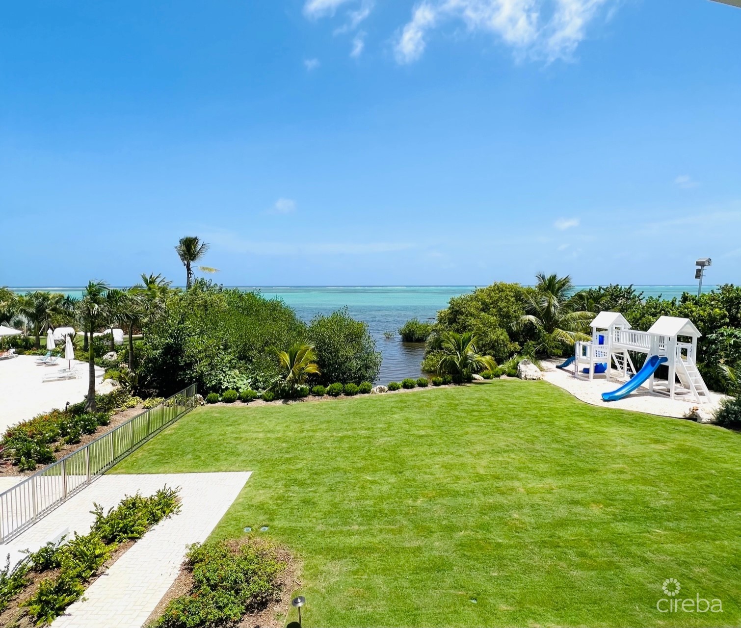 AURA 2 BED PLUS DEN, 2.5 BATH TOWNHOUSE