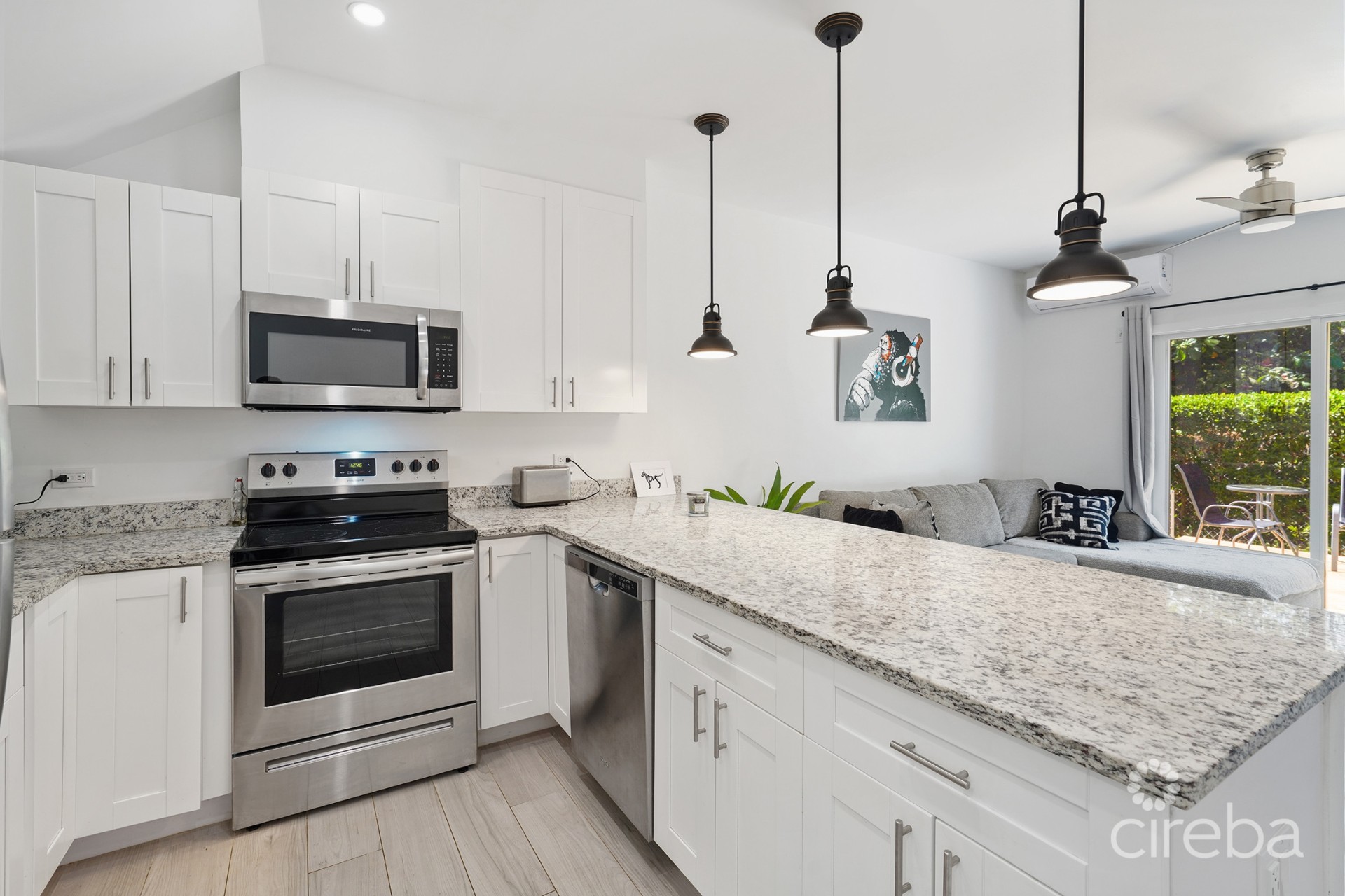 LIGHTHOUSE MANOR 25 | BEAUTIFUL ONE BED TOWNHOUSE