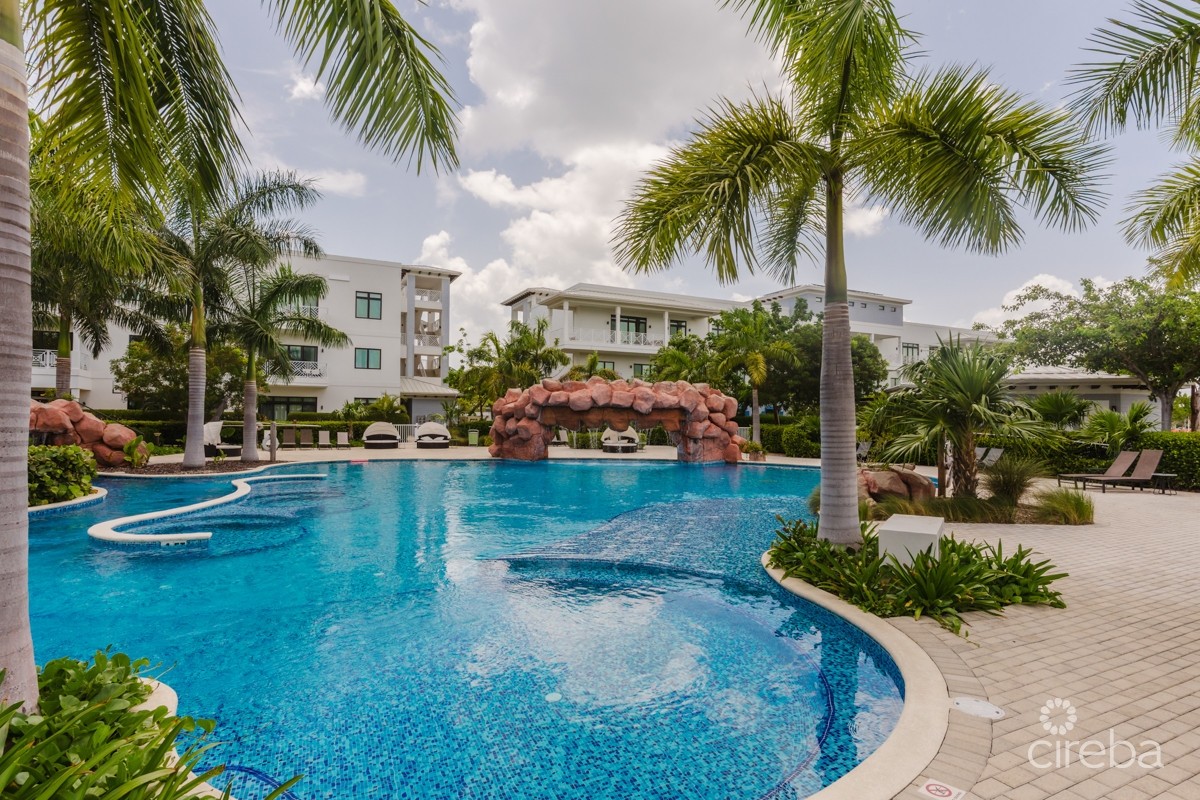 OLEA 123 - 4 BEDROOM CANAL FRONT DUPLEX/FAMILY HOME
