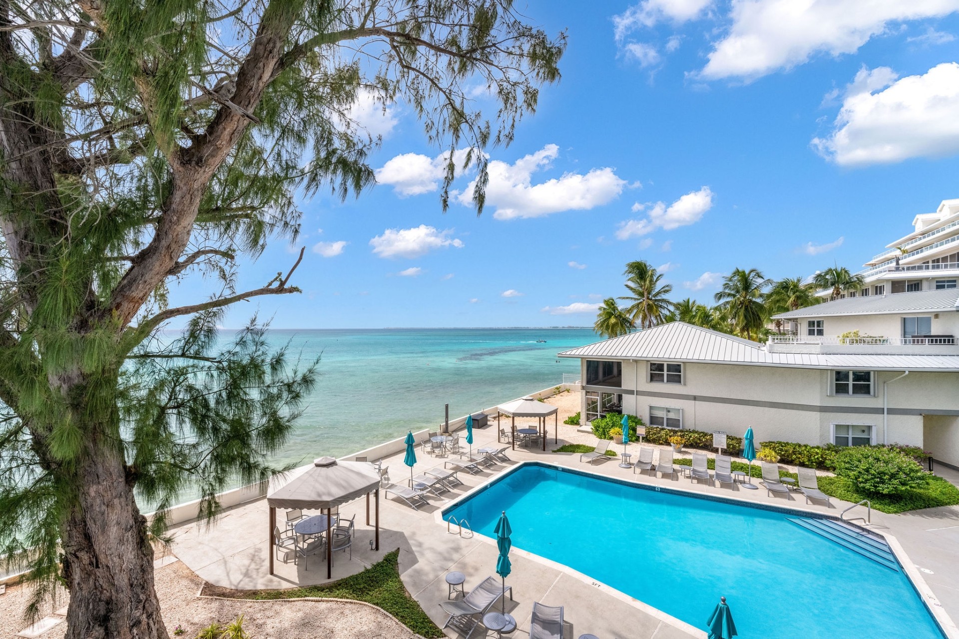 Tamarind Bay #25 - Seven Mile Beach Penthouse With Rooftop Terrace