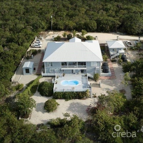 SPECTACULAR FAMILY HOME & BEACHFRONT LOT ! SPECTACULAR FAMILY HOME & BEACHFRONT LOT !